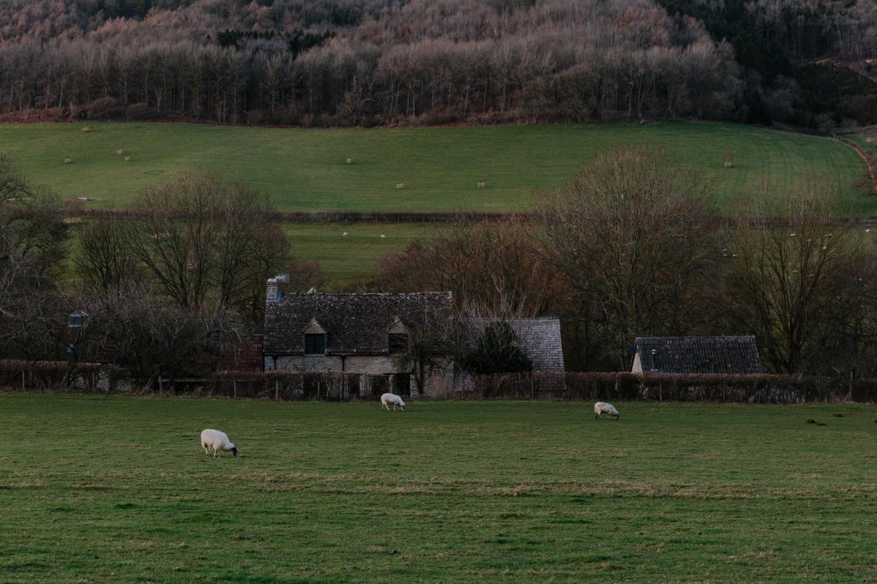 The Cotswold Farm Hideaway Hostal Alderley  Exterior foto