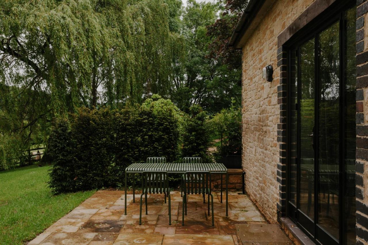 The Cotswold Farm Hideaway Hostal Alderley  Exterior foto